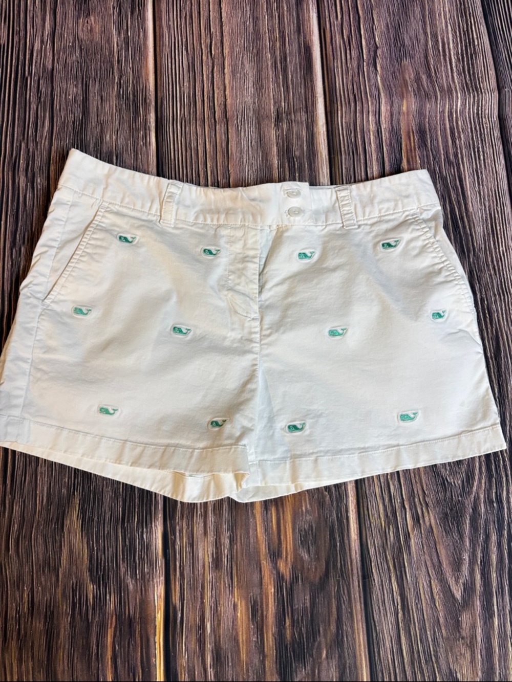 Vineyard Vines White Shorts with Green Whale Embroidery (0047)